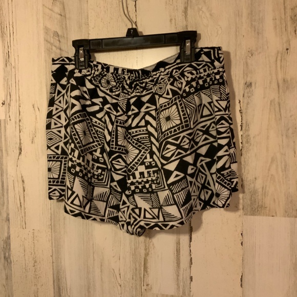 Black and white skort - Picture 4 of 5